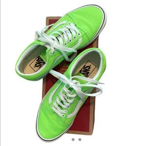NEW WITH BOX Vans Old Skool in Neon Gecko Green